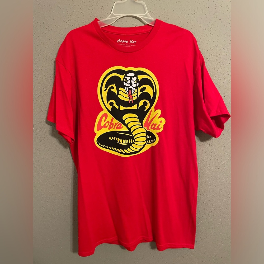 Men’s cobra Kai Graphic T-Shirt. Size large.